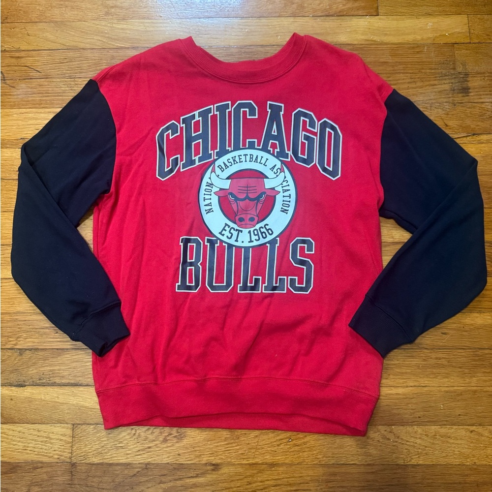 Women’s NBA Chicago Bulls crew neck sweater sweatshirt